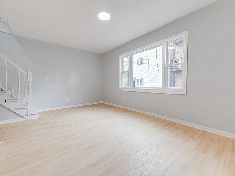 2625 S Union Ave — Photo 10