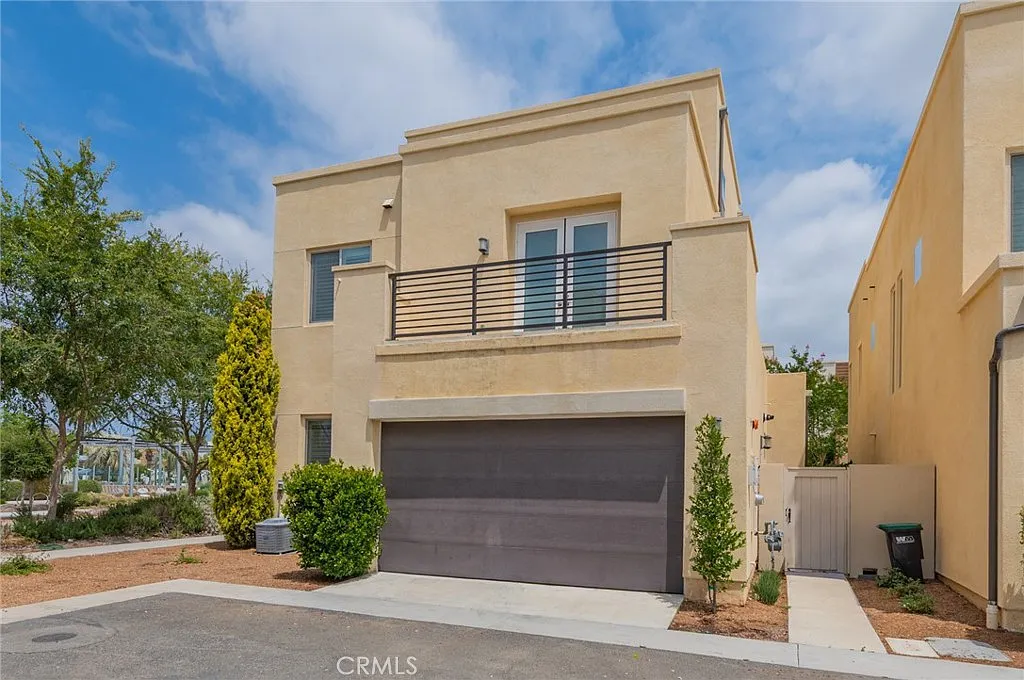 4 bed, 2814 sqft, $6,900 — Photo 1