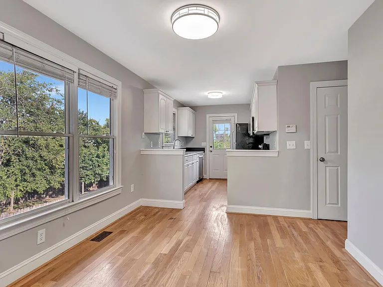 3520 Elkins Ave — Photo 6