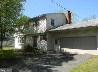 696 Fernwood Dr, Vineland, NJ 08361