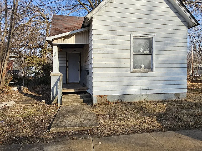 254 W Peoria Ave — Photo 1