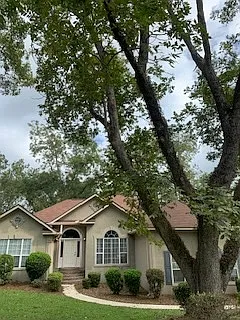 102 Silver Cir