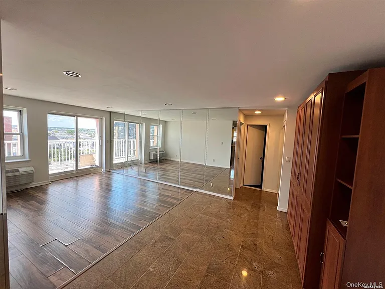 2 Richmond Rd #Penthouse 6r-6r — Photo 8