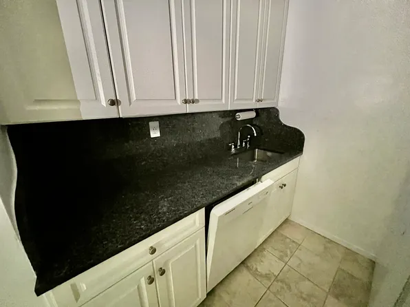 1360 Ocean Parkway image 8 of 18