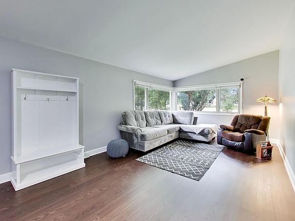 2nd image of 103 S Windsor Dr