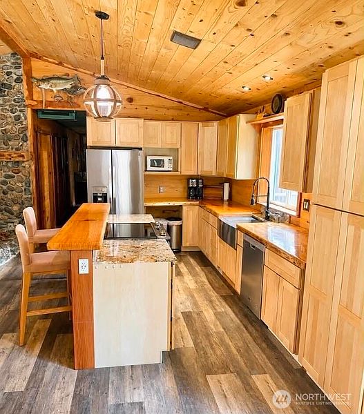 4th image of 382 Lower Elwha Road