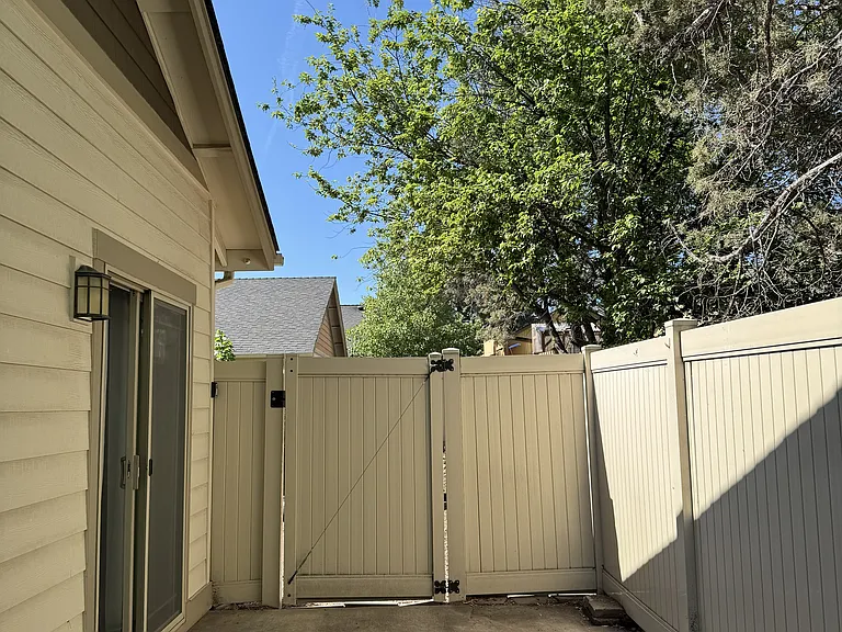 2350 NE Mary Rose Pl #2 — Photo 14