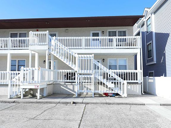 2nd image of 5500 Park Blvd #2
