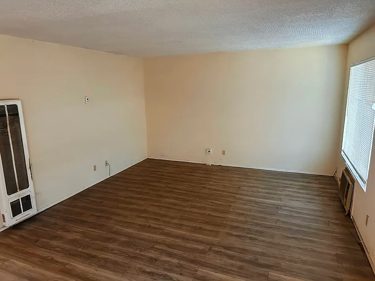 Spacious Living room!