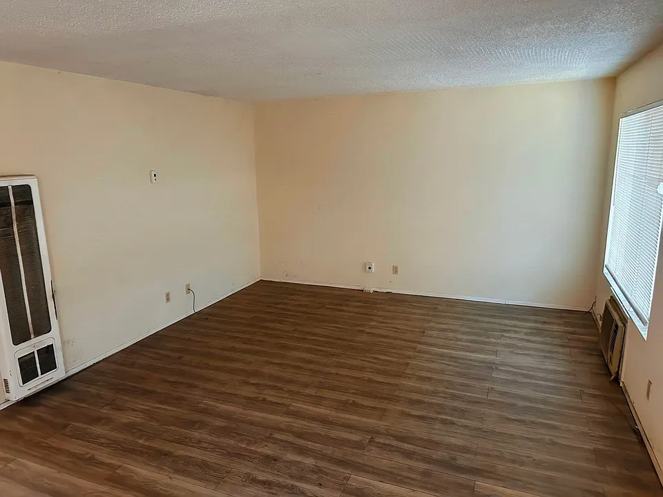 Spacious Living room!