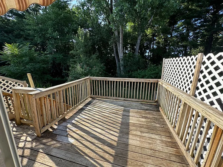 525 Highwood Cir — Photo 31