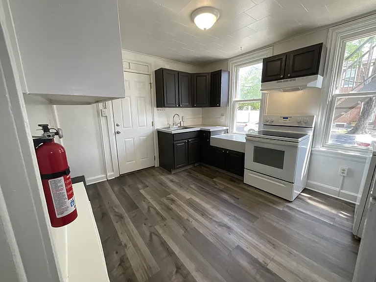 203 W North St — Photo 9