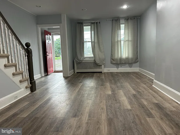 478 Martin St — Photo 3