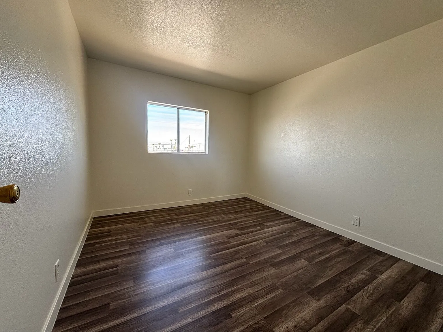 2 bed, 1.0 bath, $1,150 — Photo 3