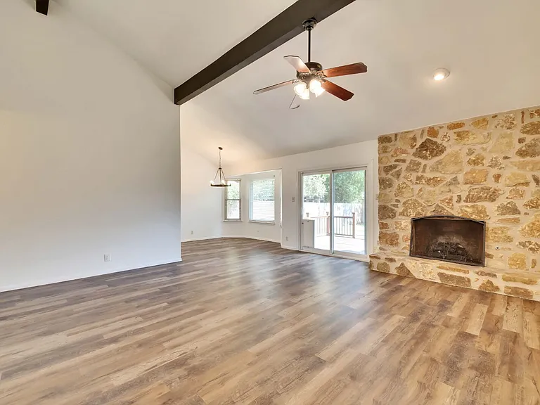 3411 Monument Dr — Photo 3