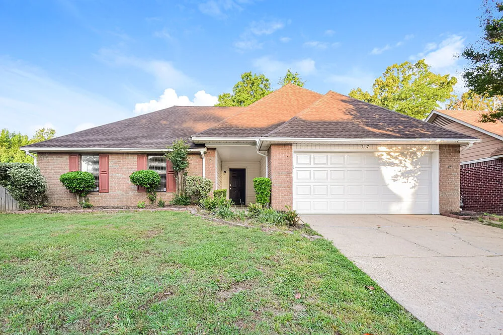 3 bed, 2.0 bath, 1411 sqft, $1,765 — Photo 1