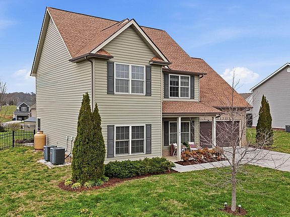 3rd image of 143 Anderson Rd