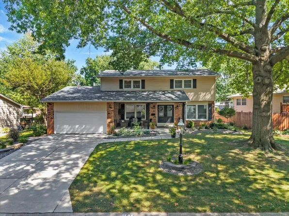 1535 Forest Hills Rd, Bettendorf, IA 52722