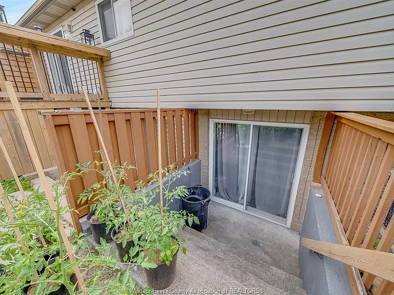 1425 Mickaila Cres — Photo 47