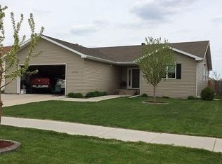 3755 Brookshire Dr, Grand Forks, ND 58201