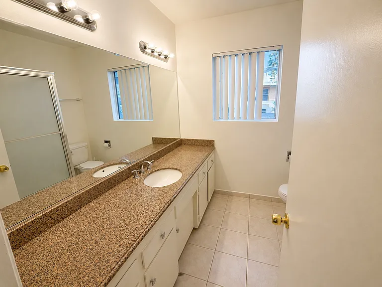 380 S Mentor Ave #14 — Photo 6