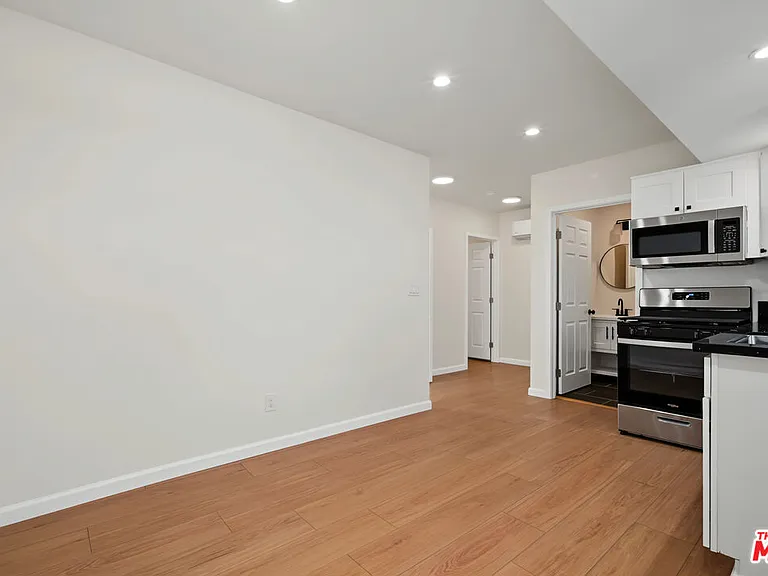 11510 Fenton Ave — Photo 3