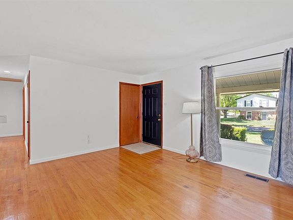 3rd image of 6824 Snead Ct
