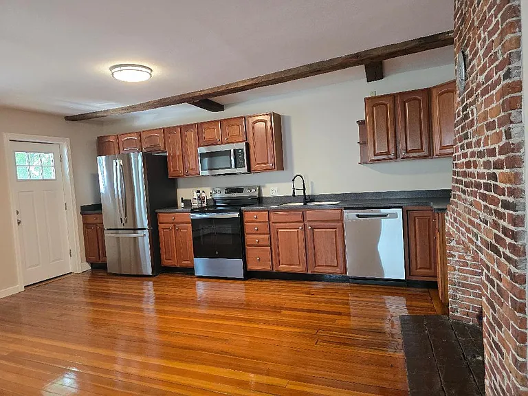 73 Middle St #2 — Photo 2