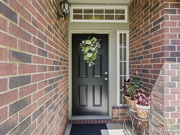 2nd image of 2312 S Kalanchoe Ave