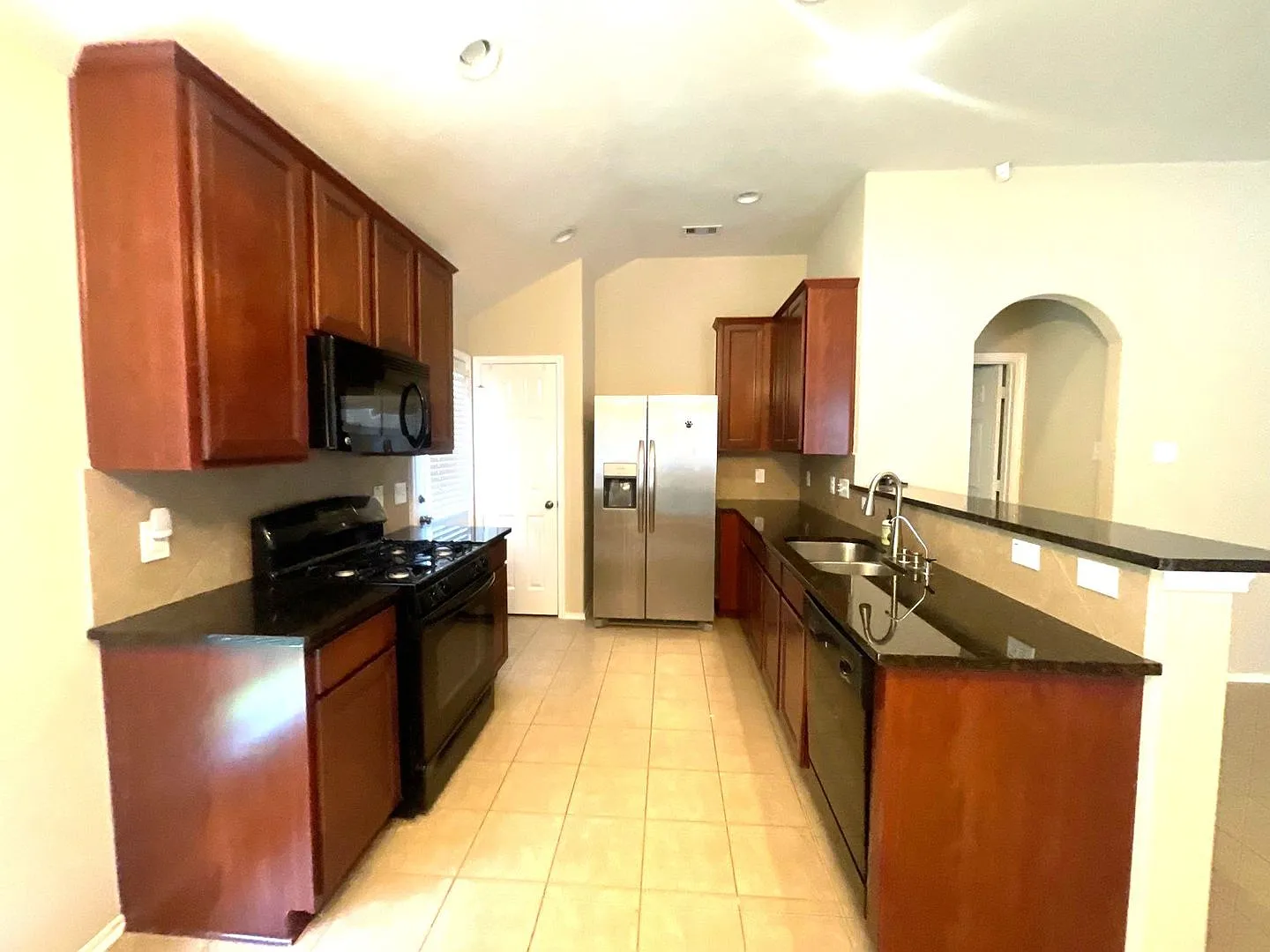 Ask about our No Cash Security Deposit Option 20130 Breezy — Photo 3