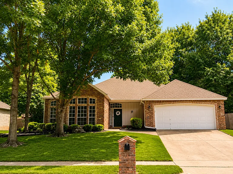 Front of House...2 car garage