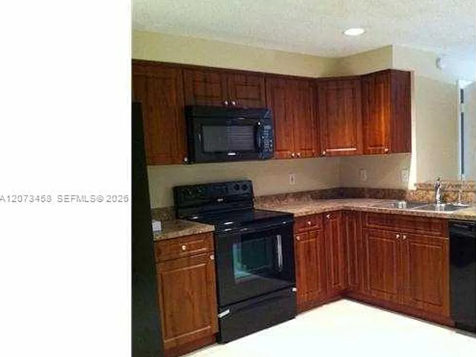 1621 Barcelona Way #Townhouse 6-32