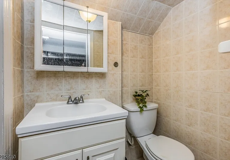 33 Linden Ave — Photo 22