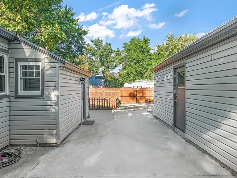 4426 W Irving St — Photo 30