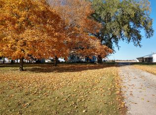 9520 E Thousand North Rd, Shirley, IL 61772