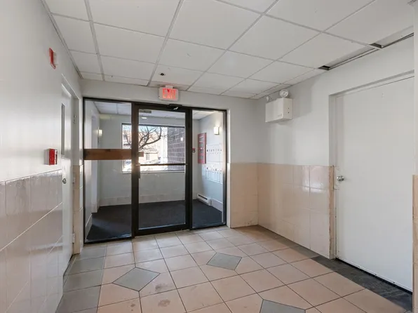 64 Foster St APT 403, Peabody, MA 01960