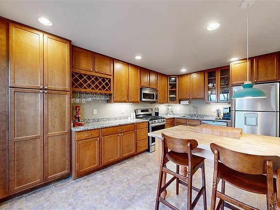 3rd image of 1050 S Monaco Parkway #44
