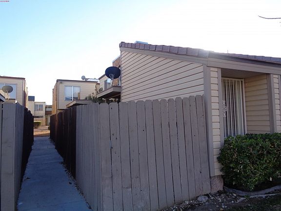 2nd image of 1437 Hialeah Dr APT C