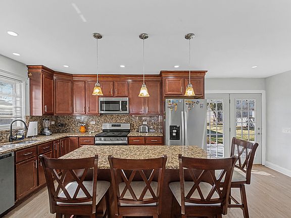 3rd image of 102 S Adeline Ave