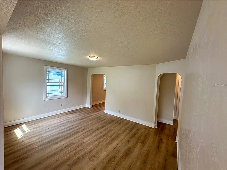 1650 Prescott St S — Photo 2