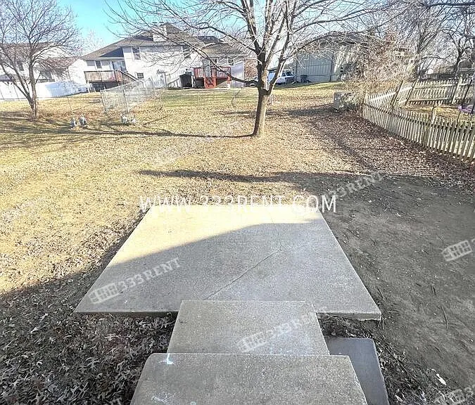 16609 W 123rd St — Photo 8