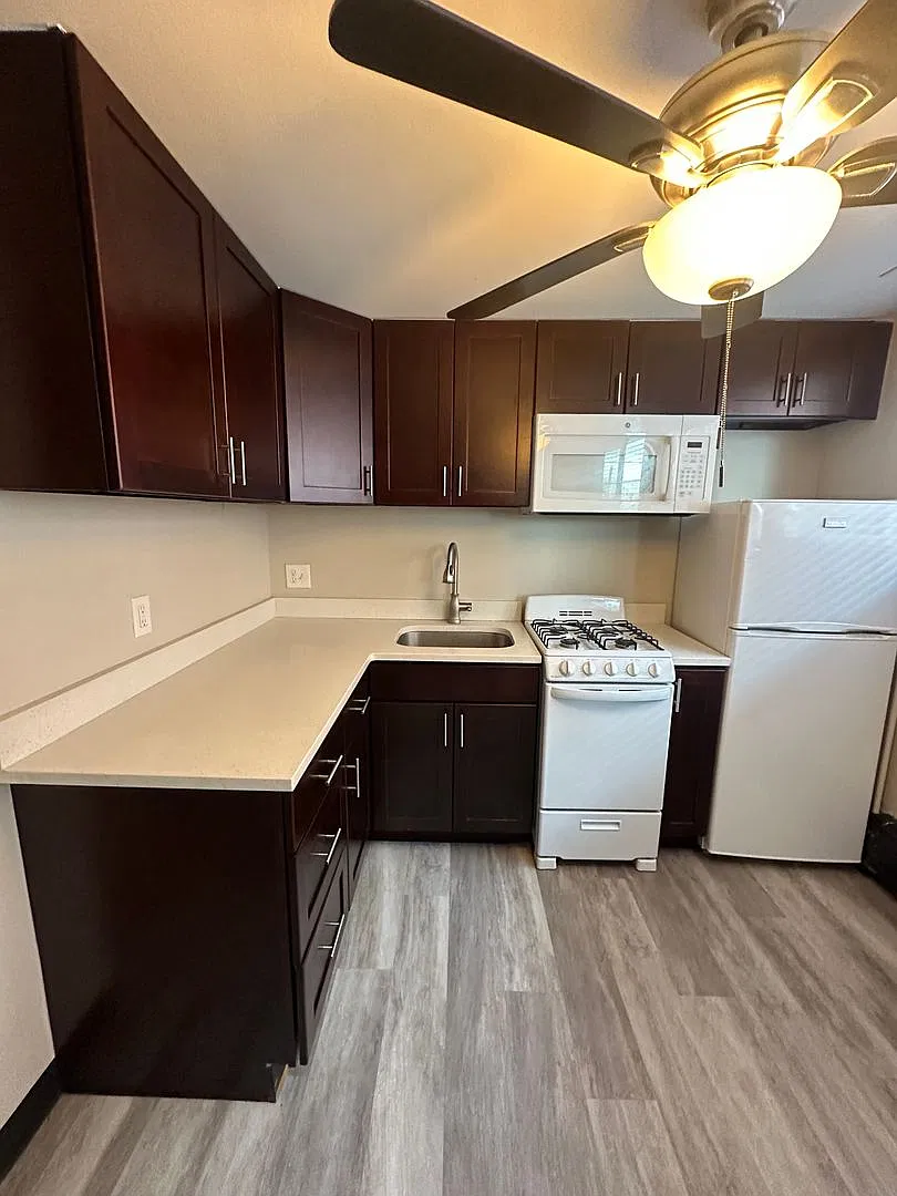 Campus Apartments — Photo 4