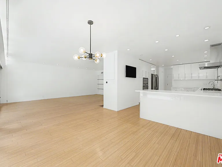 9512 Duxbury Ln — Photo 6