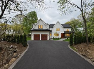 60-60R Lynnbrook Rd, Lynnfield, MA 01940