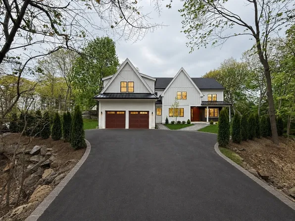 60-60R Lynnbrook Rd, Lynnfield, MA 01940