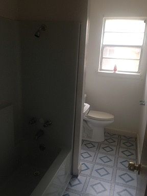 5th image of 946 Windsor Dr