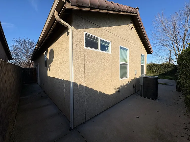 3310 N Tilden Ct — Photo 35