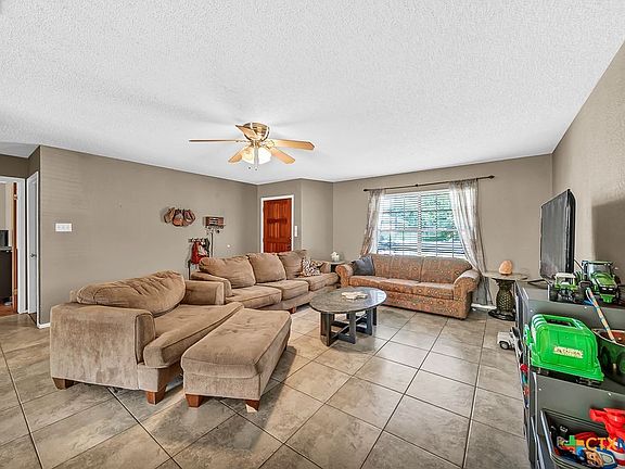 5th image of 1613 Heather Ln