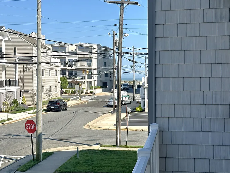 32 S Madison Ave — Photo 14