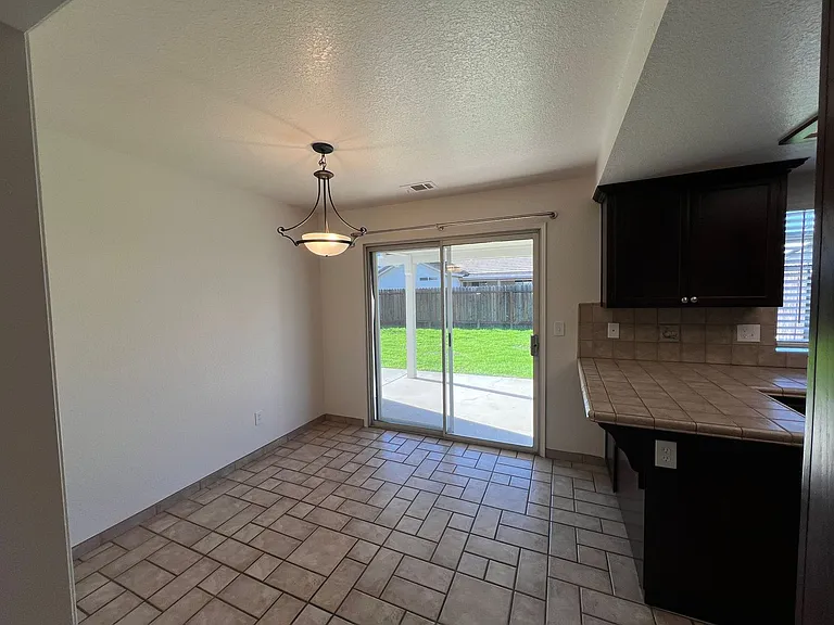 1513 Prospect Ln — Photo 10